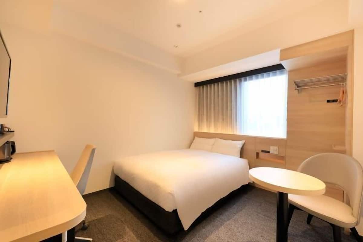 Down duvets, desk, laptop workspace, free WiFi