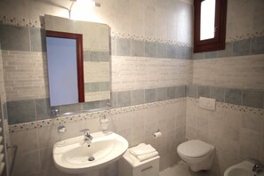 Family Villa, 3 Bedrooms, Kitchen, Sea View | Bathroom