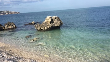 Gần bãi biển