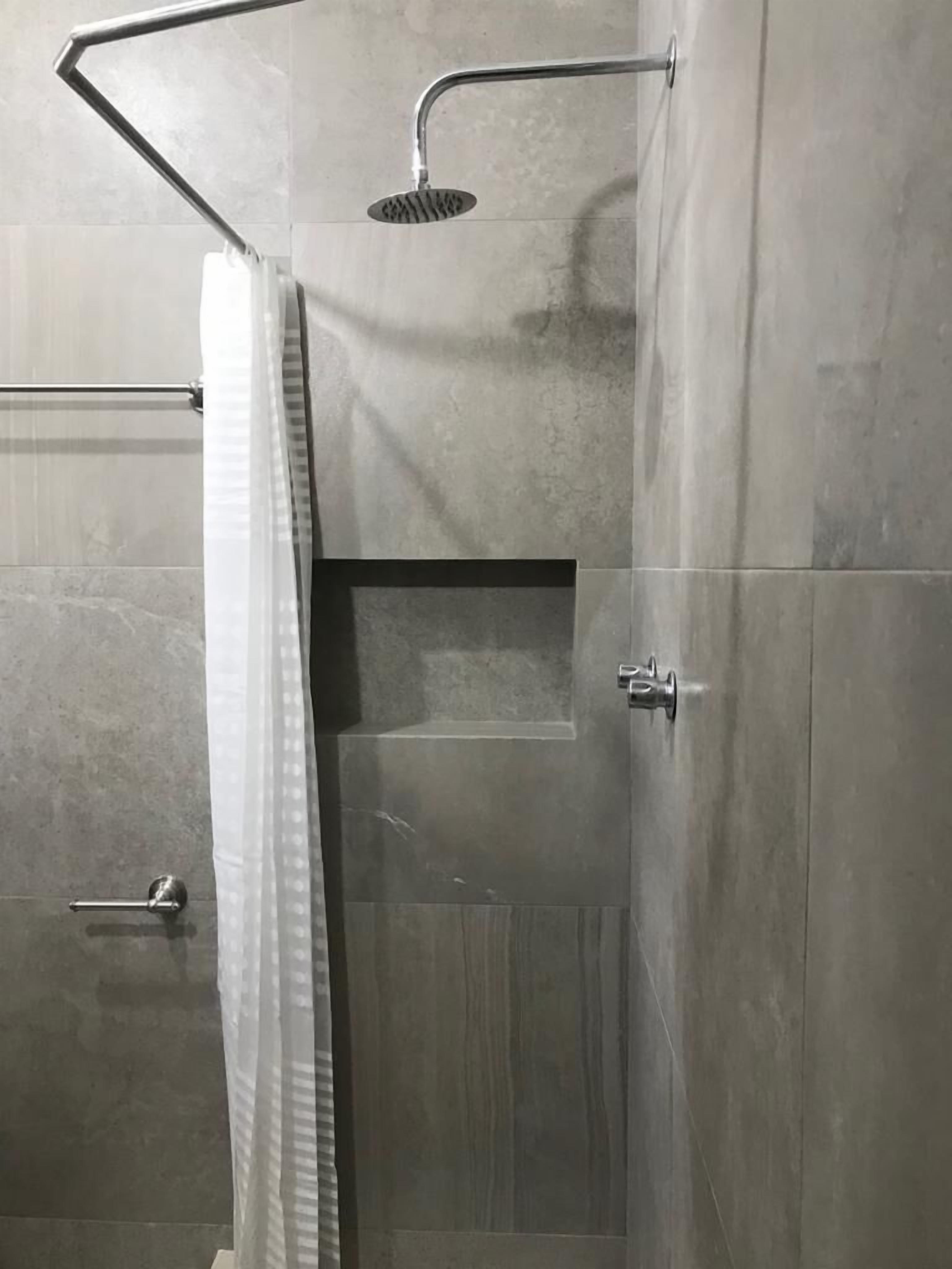 Regadera, regadera tipo lluvia, amenidades de baño gratuitas 