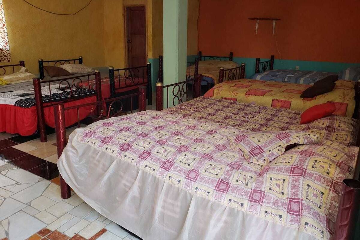 Phòng Grand, nhiều giường | Màn/rèm cản sáng, truy cập Internet không dây miễn phí, bộ trải giường