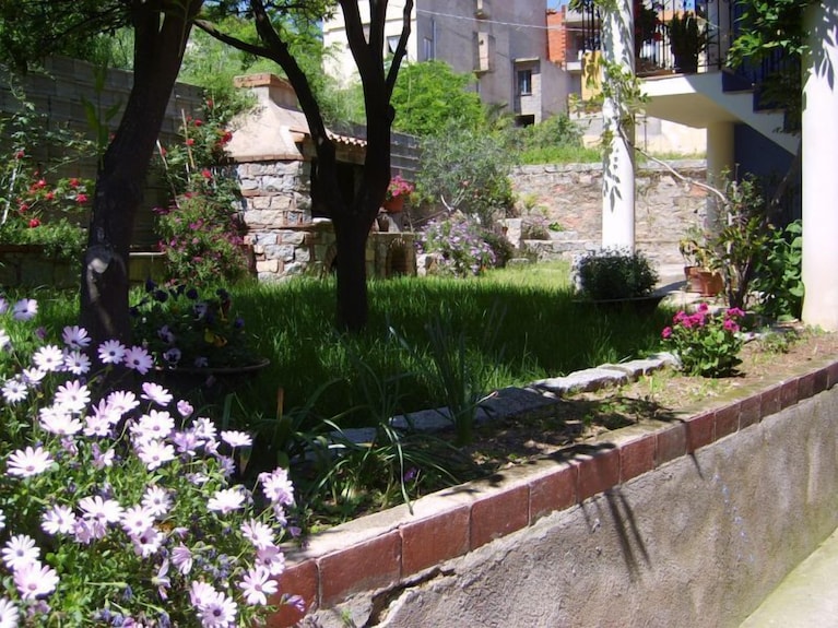 許家茶園民宿露營區評價、繡球花季美景、舒適衛浴與親切主人 – 高山露營秘境 - 照片 18