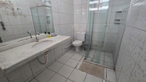 Basic Suite | Bathroom