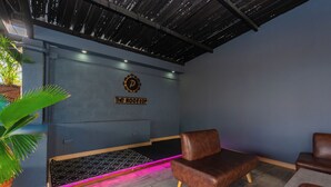 شرفة على السطح