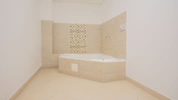 Bañera de hidromasaje privada