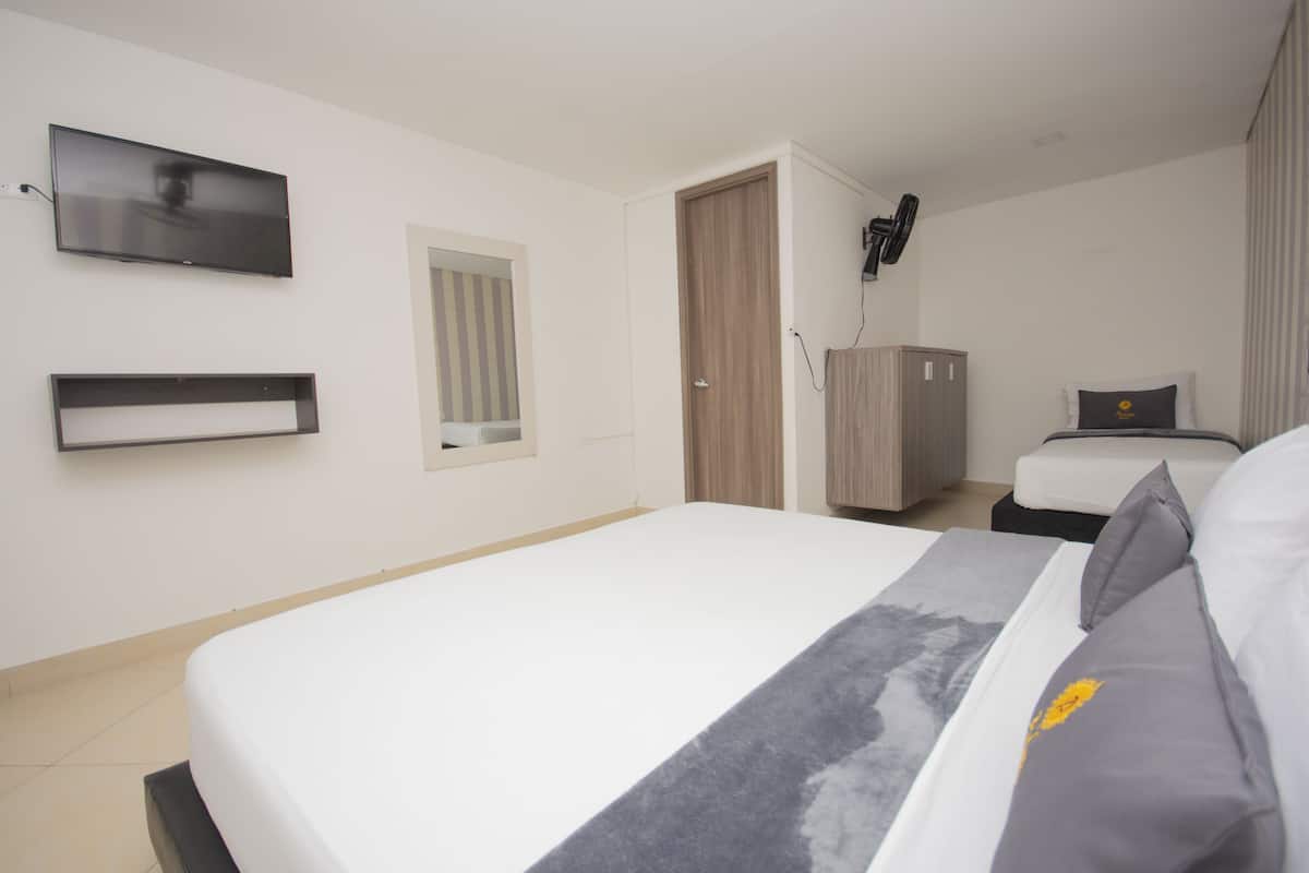 Basic Triple Room | 1 bedroom, iron/ironing board, free WiFi, bed sheets