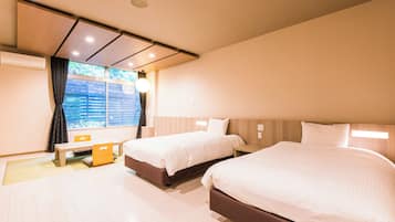 Superior Twin Room - Shared Bathroom - Non-Smoking | 客房内保险箱、床单