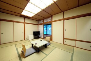 ห้องสแตนดาร์ด, ปลอดบุหรี่ (Japanese-Style, Indoor Bath) | ตู้นิรภัยในห้องพัก, ผ้าปูที่นอน