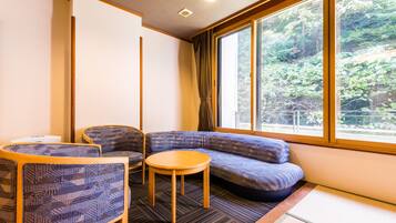 In-room safe, bed sheets