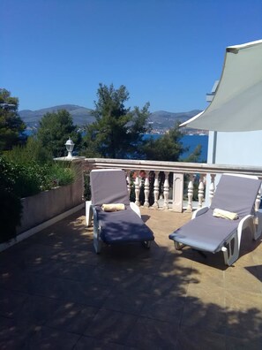 Terrace/patio - Huge terrace with sea view of the bay (Okrug)