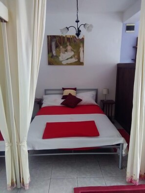 Apartment, Bay View (2) | Blackout curtains, iron/ironing board, free WiFi, bed sheets