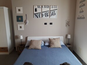 Habitación ejecutiva, vista parcial al mar | Ropa de cama de alta calidad y decoración personalizada 