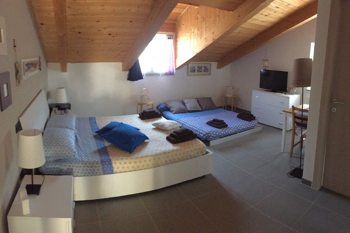 Habitación Premium, 1 habitación, baño privado, vista parcial al mar | Ropa de cama de alta calidad y decoración personalizada