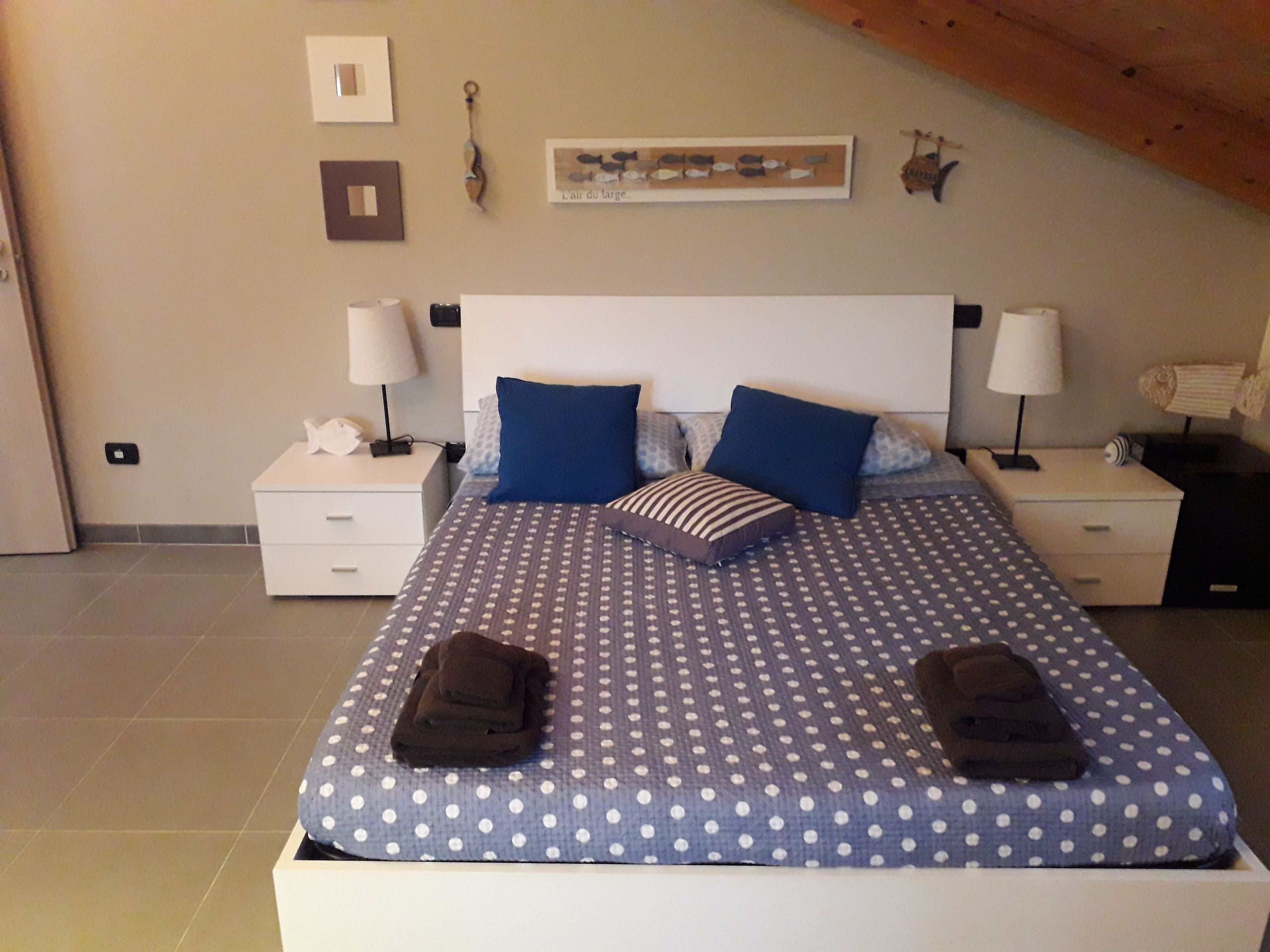 Camera Premium, 1 camera da letto, bagno privato, vista mare parziale | Biancheria da letto di alta qualità, con stile personalizzato