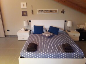 Premium Room, 1 Bedroom, Private Bathroom, Partial Sea View | Premium bedding, individually decorated, individually furnished, desk - Cà di Bianca (Moneglia)