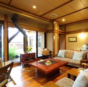 Living area - Okutsumagoi Onsen Hanaichi Hoshikawa Ryokan (Tsumagoi)