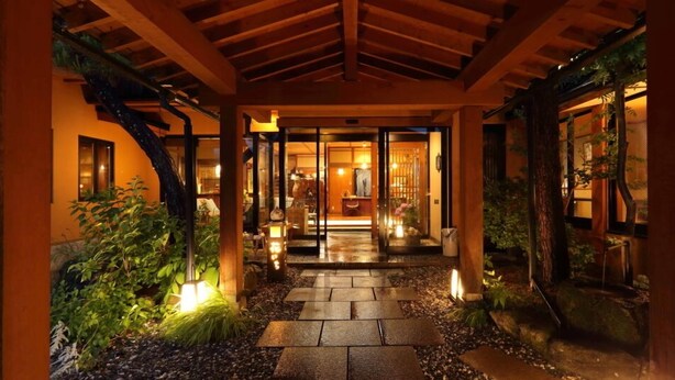 A traditional Japanese-style building with a stone pathway leading to a wooden entrance. - Okutsumagoi Onsen Hanaichi Hoshikawa Ryokan (Tsumagoi)