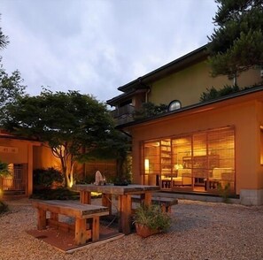 Tempat makan outdoor