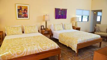 Phòng đôi Deluxe, 2 giường cỡ queen, quang cảnh biển | Truy cập Internet không dây miễn phí, bộ trải giường