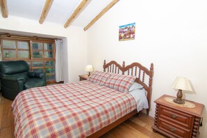 Setrika/meja setrika, Wi-Fi gratis, dan seprai linen