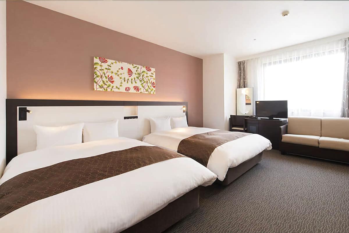 deluxe twin room, 2 double beds, non smoking | 1 bedroom, down duvets, desk, blackout curtains