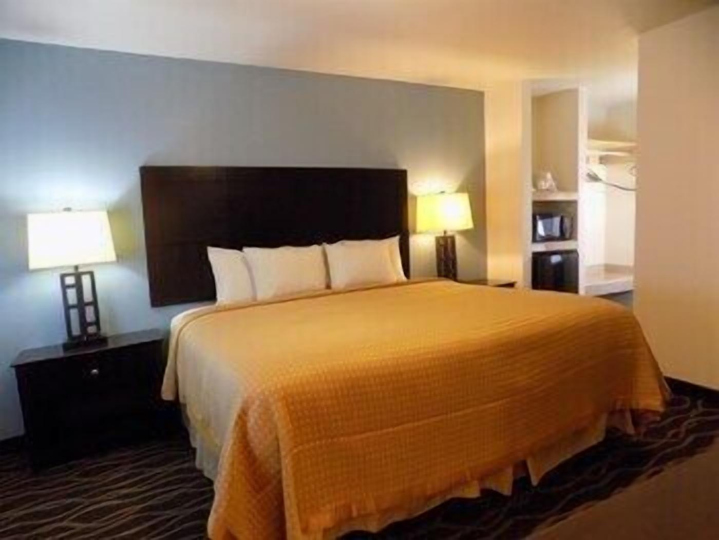 Blackout drapes, free WiFi, bed sheets