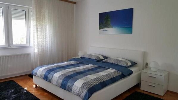 Cots/infant beds, free WiFi, bed sheets - Villa Bruna Apartments (Rab)