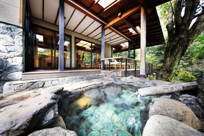 Suite (Maisonette, Open-Air Bath, Chidori) | Kamar mandi | Bathtub dan shower terpisah dan bathtub besar