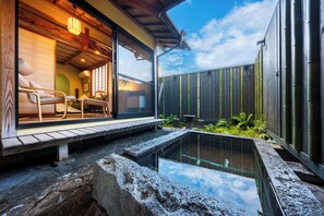 ห้องลักซ์ชัวรี่สวีท, ปลอดบุหรี่, วิวสวน | Wi-Fi ฟรี