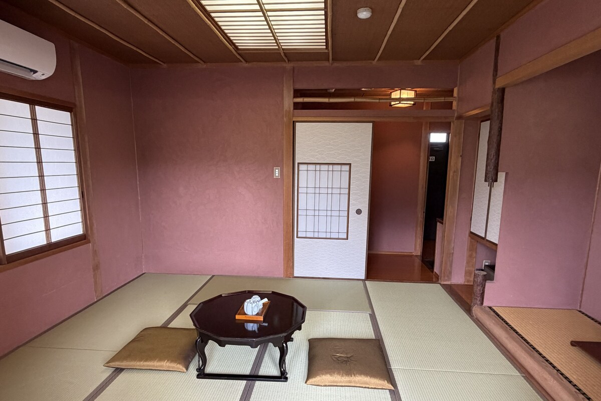 Room, Non Smoking | In-room dining