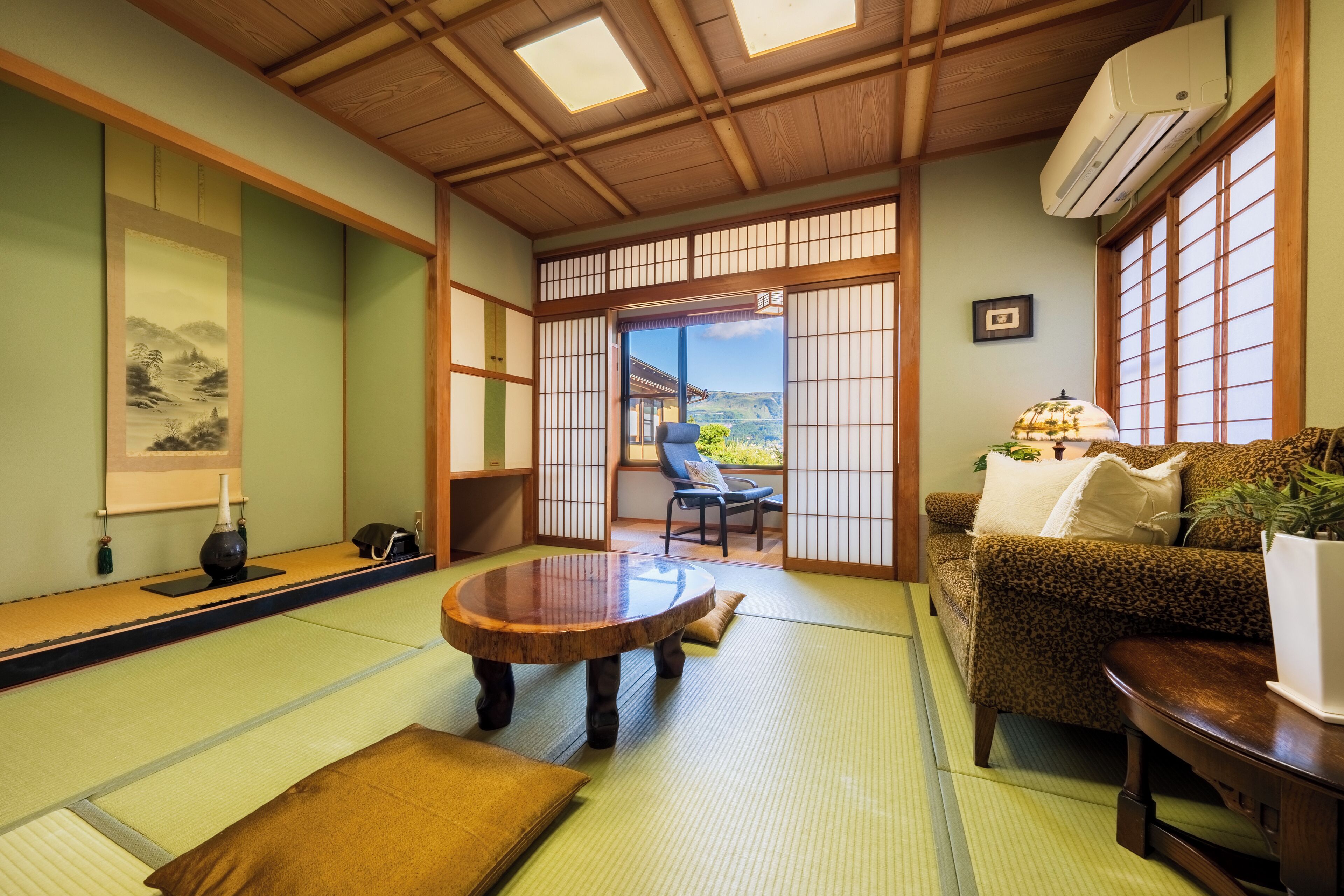 Room, Non Smoking, Mountain View | Down comforters, in-room safe, WiFi (free), individually decorated