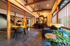 ฝ่ายต้อนรับ