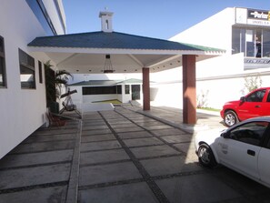 Lobby sitting area - Hotel Rio Inn (Aguascalientes)