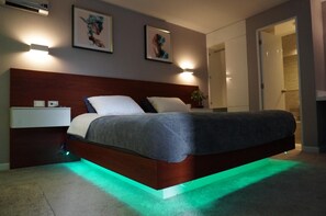 Desk, laptop workspace, blackout drapes, iron/ironing board - Hotel Don Bartolo (Espinar)