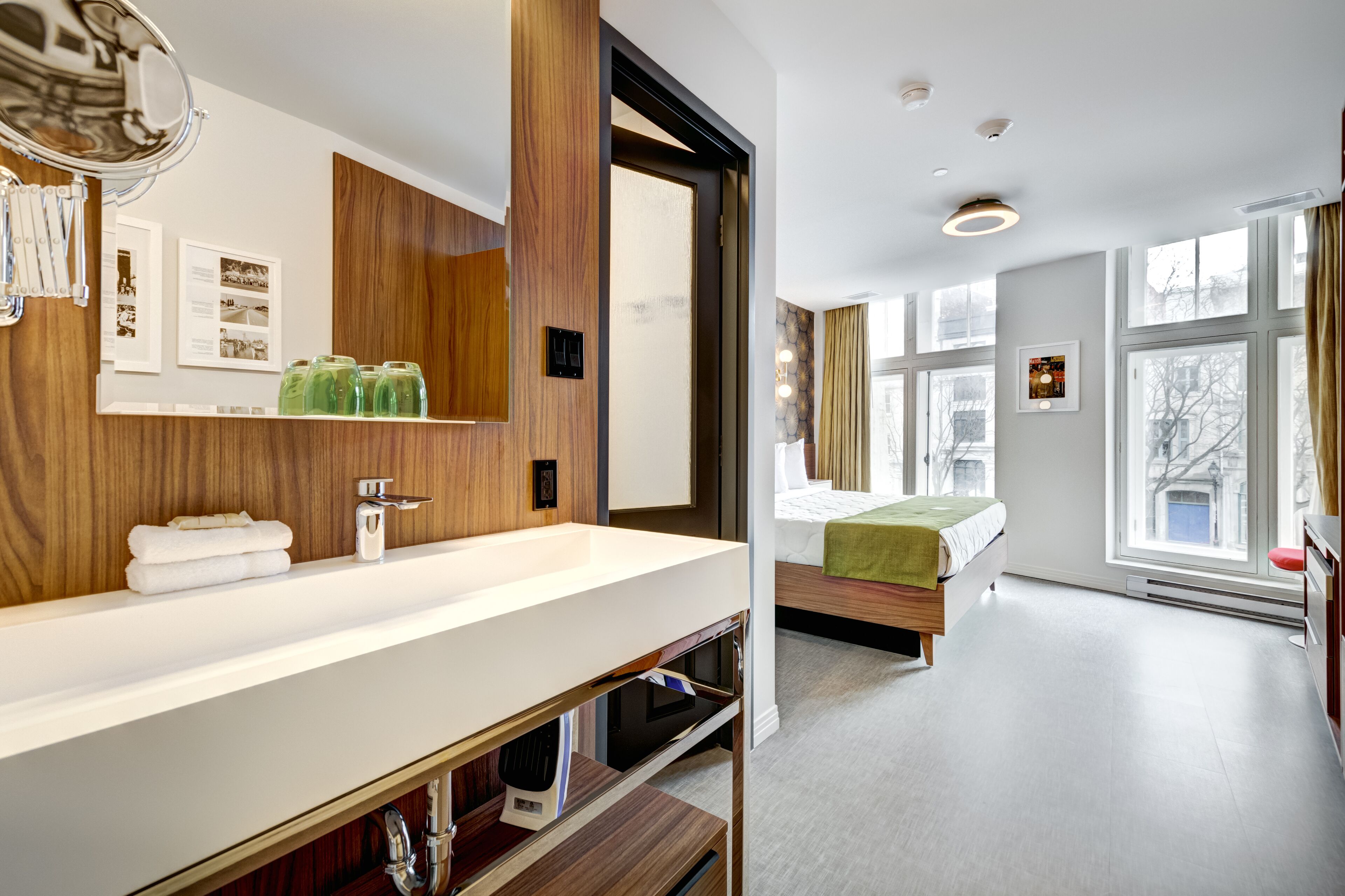deluxe room | bathroom amenities | shower, hydromassage showerhead, free toiletries, hair dryer
