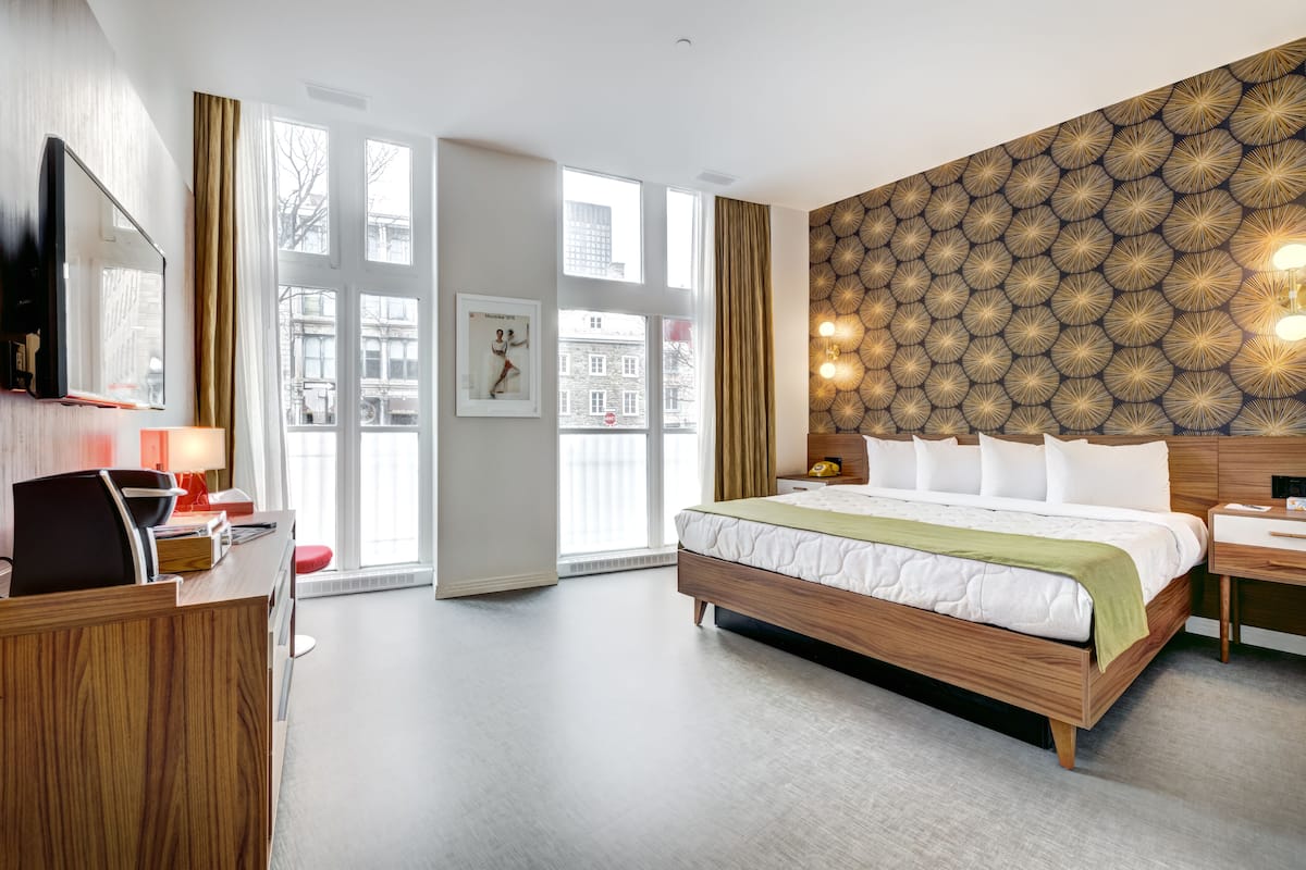 deluxe room | hypo-allergenic bedding, memory-foam beds, minibar, in-room safe