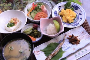 Tägliches großes Frühstück (1100 JPY pro Person)