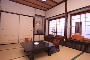 Japanese Style Room for 2 Guests with Shared Toilet | Free WiFi