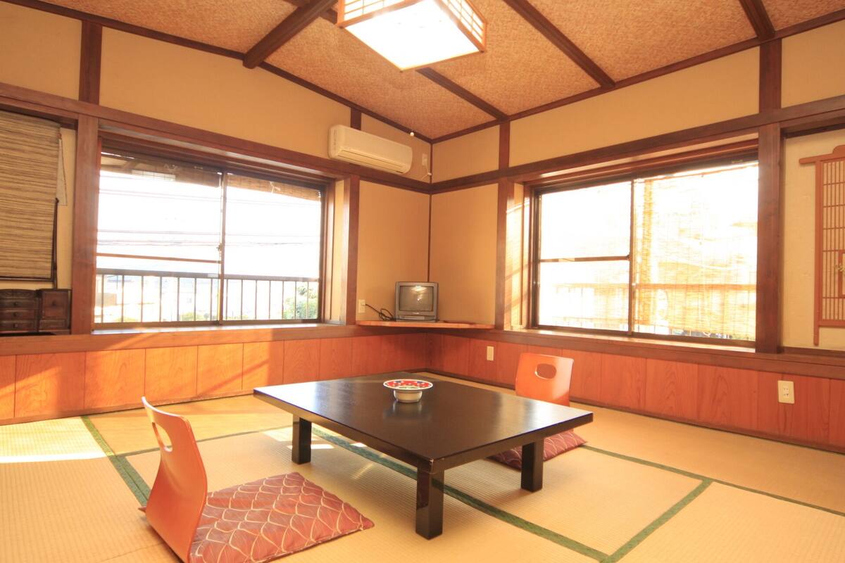 Japanese Style Room for 2 Guests with Shared Toilet | Free WiFi