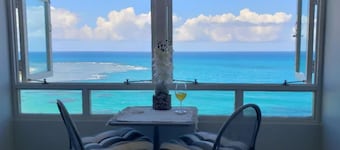 Breezy Beachfront apt. View of Paradise