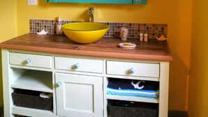 House, 2 Bedrooms, Garden View - Mulberry Cottage (Treasure Beach)
