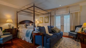 Kahden hengen premium-huone, 1 suuri parisänky ja vuodesohva, parveke | Egyptinpuuvillaiset lakanat, ylelliset vuodevaatteet