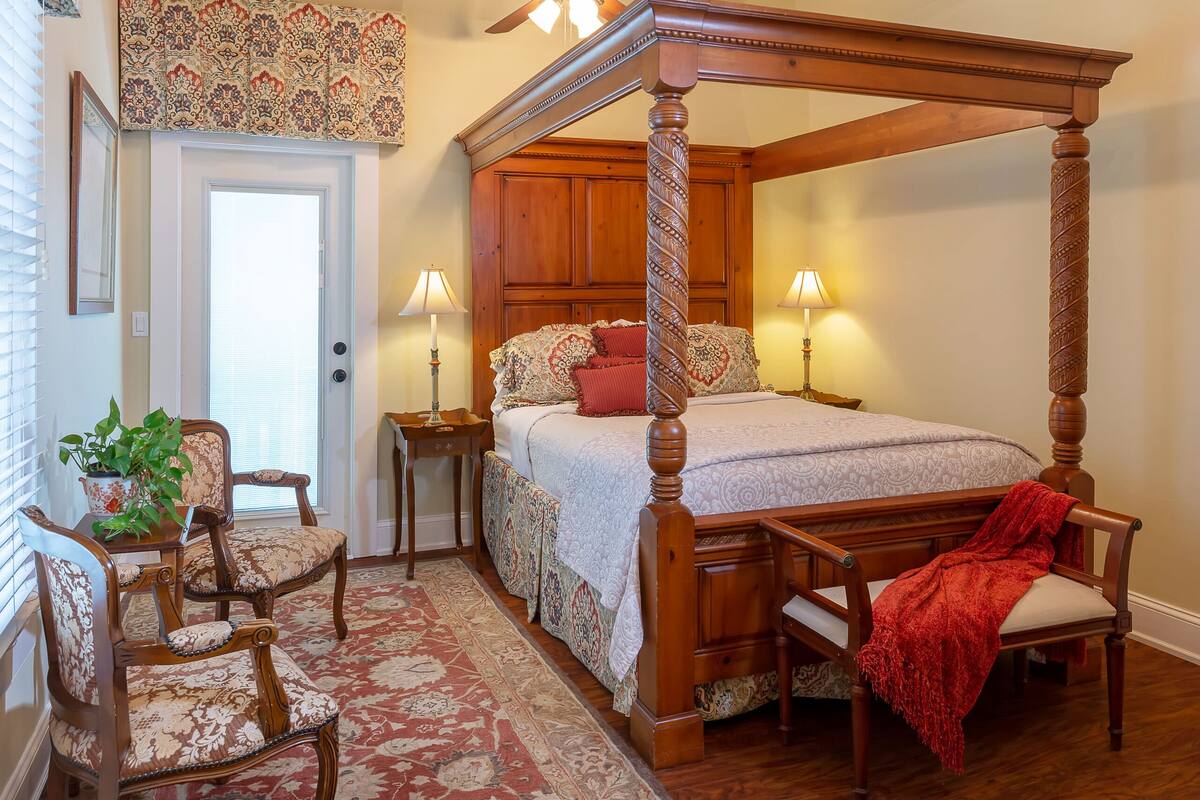 Lavender's Room #10 | Egyptian cotton sheets, premium bedding, pillowtop beds, blackout drapes