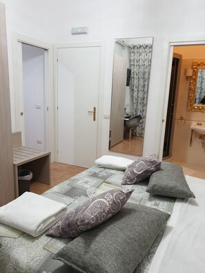 Premium bedding, memory foam beds, free minibar, desk - Beauty house (Reggio Calabria)
