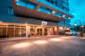 Interior entrance - OYO Flagship 728 Baileys Apartment (South Tangerang)