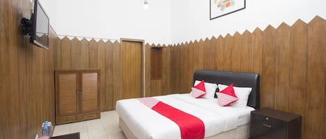 Deluxe Double Room | Desk, free WiFi, bed sheets
