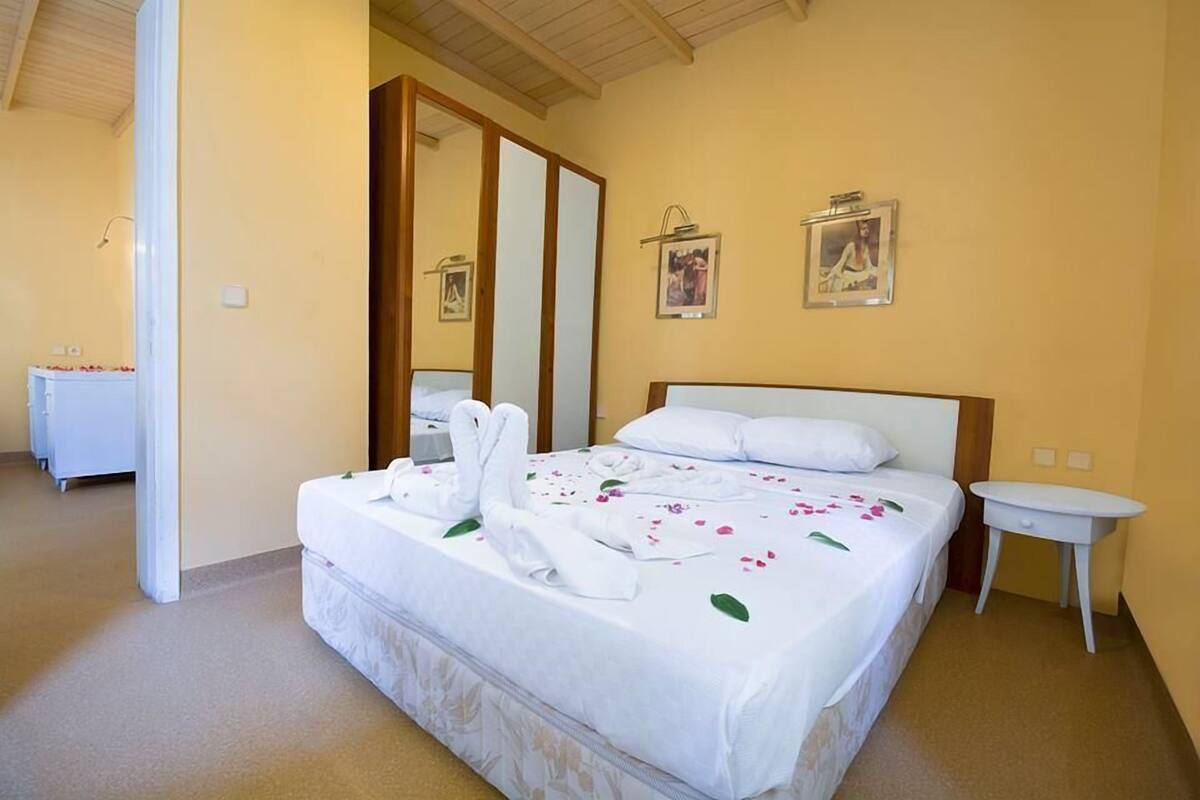 Standard Room | Rollaway beds (surcharge), WiFi (free)