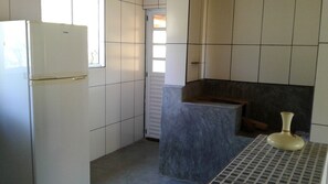 Fridge, oven, stovetop, cookware/dishes/utensils