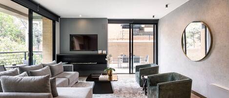 Télévision, cheminée