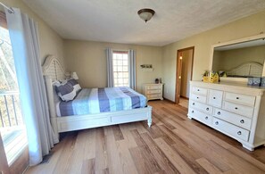 4 bedrooms, iron/ironing board, free WiFi, bed sheets - Almost Heaven-Gameroom, built-in fire pit, and dog friendly (Moneta)